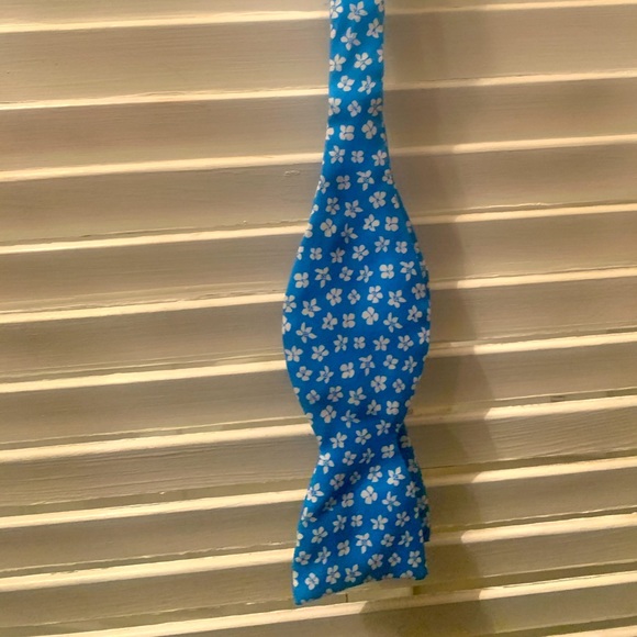 Men’s vineyard vines bow tie - Picture 1 of 2